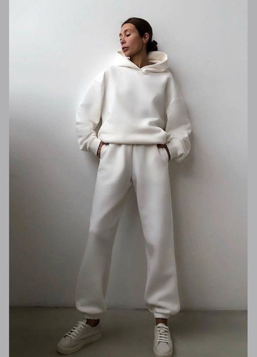 Жіночий спортивний костюм на флісі молочного кольору