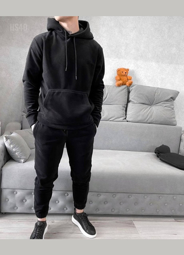 Чоловічий спортивний костюм