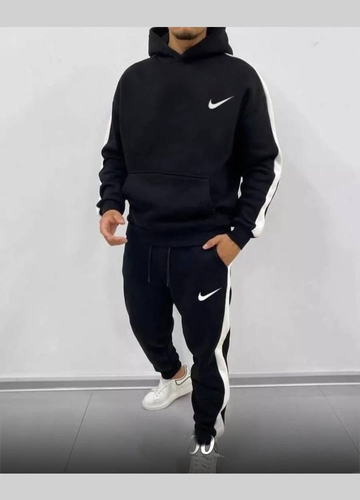 Чоловічий спортивний костюм