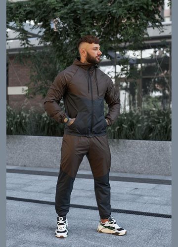 Стильний спортивний костюм з плащівки