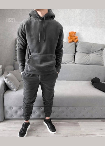 Чоловічий спортивний костюм