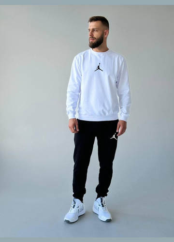 Легкий костюм з лого