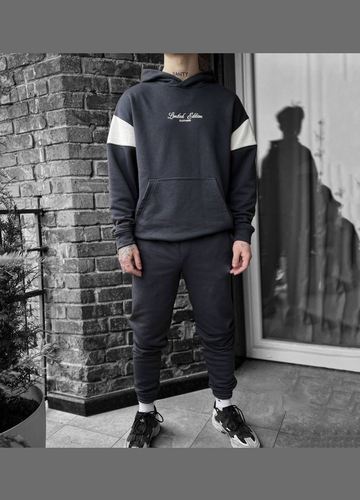 Спортивний чоловічий костюм