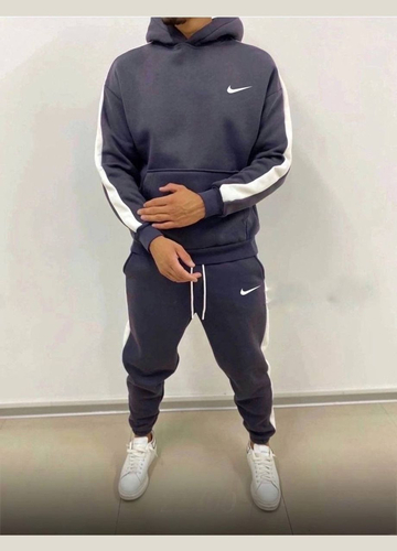 Чоловічий спортивний костюм